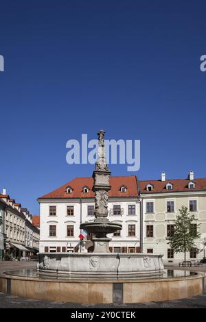 Stadt Bratislava, Roland-Brunnen am Hauptplatz der Altstadt (Hlavne Namestie), Slowakei, Europa Stockfoto