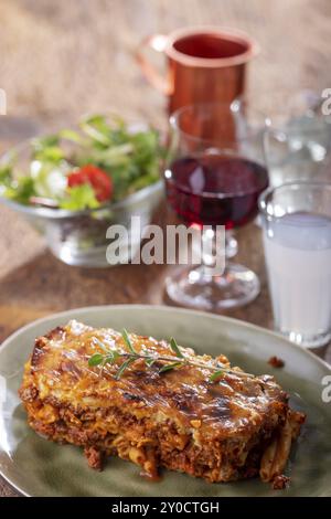 Griechisches Pastizio-Nudelgericht mit Käse Stockfoto