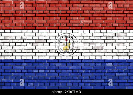 Flagge von Paraguay rückseitig auf Ziegelwand gemalt Stockfoto