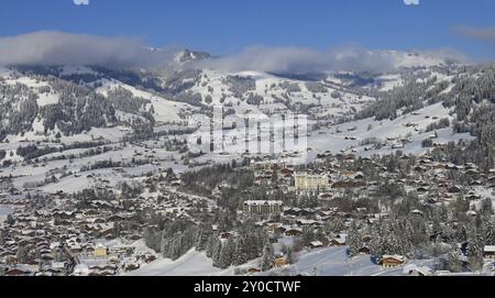 Gstaad im Winter. Dorf und Ferienort in den Schweizer Alpen Stockfoto