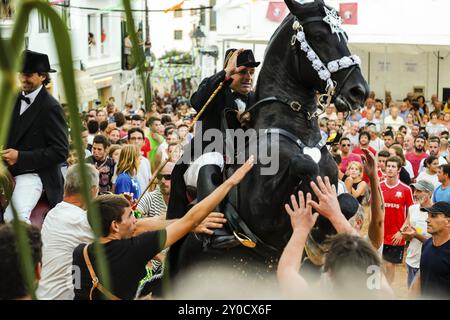 Jaleo, traditioneller Tanz mit Pferden, ursprünglich aus dem 14. Jahrhundert, Festlichkeiten von Sant Bartomeu, Ferreries, Menorca, Balearen, Spanien, Eur Stockfoto