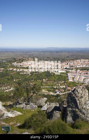 Castelo de Vide in Alentejo, Portugal von der Serra de Sao Mamede Stockfoto