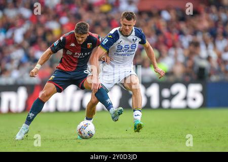 Vitor Manuel Carvalho Oliveira (Genua) - Pawe? Marek Dawidowicz (Verona) während des Spiels Genua CFC gegen Hellas Verona FC, italienischer Fußball Serie A in Genua, Italien, 01. September 2024 Stockfoto