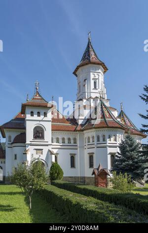 CAMPULUNG MOLDOVENESC, TRANSSILVANIEN/RUMÄNIEN, 18. SEPTEMBER : Außenansicht der Himmelfahrt-Kathedrale in Campulung Moldovenesc Transsilvanien Rumänien weiter Stockfoto