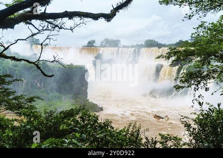 Iguazu Falls, UNESCO-Weltkulturerbe, an der Grenze zwischen Argentinien und Brasilien Stockfoto