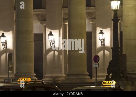 Taxi in der Innenstadt von München bei Nacht Stockfoto