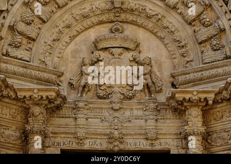 Escudo del patrocinador de las obras, Ramon de Veri, Portada iglesia de Monti-sion, convento ojesuita, Palma, Mallorca, balearen, Spanien Stockfoto