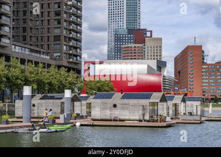 Schwimmende Hotelzimmer, Wikkelboat im Rijnhaven, der Rijnhaven, ein 28 Hektar großes Hafenbecken, wurde nun um fast ein Drittel gefüllt, um Platz zu schaffen Stockfoto