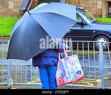 Glasgow, Schottland, Großbritannien. September 2024. UK Wetter: Regen in der Stadt mit Fortsetzung des Sommerwetters in der Stadt. Credit Gerard Ferry/Alamy Live News Stockfoto