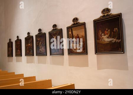 Eisenstadt, Burgenland, Österreich. Römisch-katholische Kathedrale St. Martin. Stationen des Kreuzes 8-14 Stockfoto