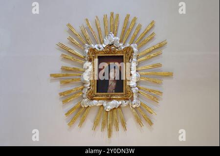 Eisenstadt, Burgenland, Österreich. Römisch-katholische Kathedrale St. Martin. Bild des heiligen im Seitenschiff der Kathedrale Stockfoto