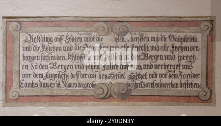 Eisenstadt, Burgenland, Österreich. Römisch-katholische Kathedrale St. Martin. Alte Inschrift vom ehemaligen Hochaltar in der Kathedrale Stockfoto