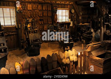 Original Clogs Produktion in Zaanse Schans, Zaandam, Holland Stockfoto