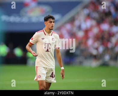 München, Deutschland 01. September 2024: Fussball, Herren, Bundesliga, Saison 2024/2025, FC Bayern München - SC Freiburg, Allianz Arena Aleksandar Pavlovic (FC Bayern München) Kopf, Oberkörper DFB, DFL-Vorschriften verbieten jede Verwendung von Fotografien als Bildsequenzen und/oder Quasi-Video Stockfoto