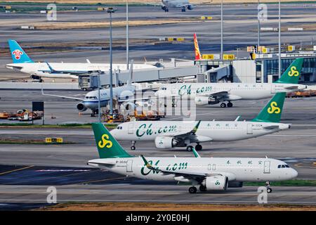 Shanghai Pudong International Airport, 29. August 2024. Shanghai, China.29. August 2024.während des Sommertransports 2024 (1. Juli bis 31. August) erreichte das Passagieraufkommen ein Rekordhoch: Die Zivilluftfahrt beförderte insgesamt 140 Millionen Passagiere, mit durchschnittlich 2,289 Millionen Passagieren pro Tag. Quelle: Yin Liqin/China News Service/Alamy Live News Stockfoto