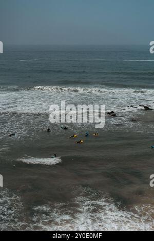 Surfer in Guincho Cascais Portugal. Stockfoto