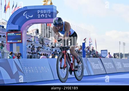 Paris, Frankreich. September 2024. Wim de Paepe aus Belgien belegte am 2. September 2024 während der Paralympics von Paris 2024 den fünften Platz im Para-Triathlon in der PTS2-Kategorie. Foto: Tomas Stevens/ABACAPRESS. COM Credit: Abaca Press/Alamy Live News Stockfoto