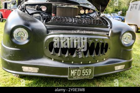 Ein böses Auto. Austin Nash Metropolitan 1958, Hinton Arms Oldtimer Show, Hampshire, Großbritannien Stockfoto