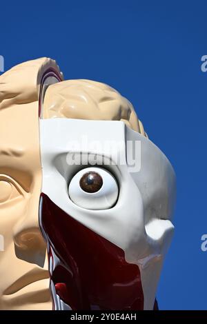 Menschlicher Kopf, Auge und Porträt von Damien Hirst, Detail der Skulptur oder Statue, bekannt als Hymn, installiert in Aix-en-Provence Frankreich Stockfoto