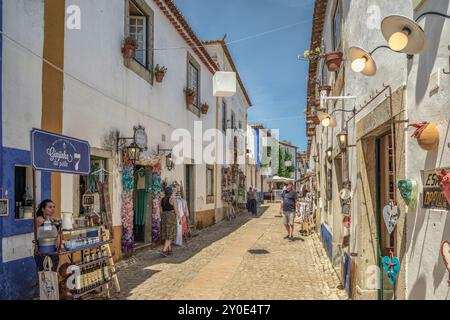 Kleines Geschäft in Obidos, einer ummauerten portugiesischen Stadt, ein Touristenziel in der Region Lissabon. Charmante und attraktive Stadt in Portugal. Europa Stockfoto