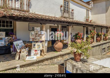 Kleines Geschäft in Obidos, einer ummauerten portugiesischen Stadt, ein Touristenziel in der Region Lissabon. Charmante und attraktive Stadt in Portugal. Europa Stockfoto