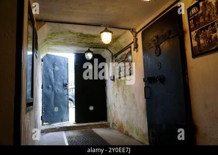 Ludwikowice Klodzkie, Polen - 10. August 2024 - Molke Museum III. Eintritt in die Dynamit-Fabrik des Dritten Reiches. Stockfoto