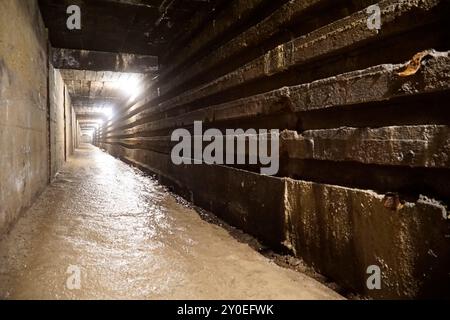 Ludwikowice Klodzkie, Polen - 10. August 2024 - unterirdische Tunnel in der NS-Deutschland-Dynamit-Fabrik Nobel AG Stockfoto