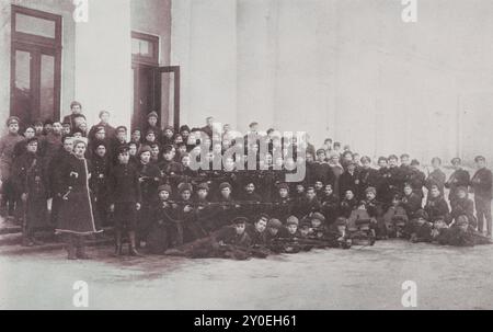 Archivfoto der Revolution in Russland. Eine Abteilung von Seeleuten der Roten Garde, die die konstituierende Versammlung ablehnten. 1917 Stockfoto