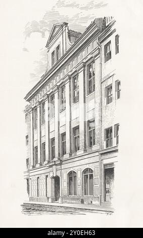 Vintage-Illustration von Dresden. Das Haus des Rokoko an der Großen Brudergasse Nr. 25. Deutschland. 1903 Ein herrliches Wohngebäude mit markanter neoklassizistischer Fassade. Über dem glatten Erdgeschoss mit einer zentralen Tür, die durch einen Bogen und zwei Fenster auf jeder Seite geschlossen ist, ein toskanisches Pilaster-Arrangement mit einem Triglyphengesims, das sich durch beide oberen Stockwerke erstreckt. Sechs einfache Fenster in den Spalten. Stockfoto