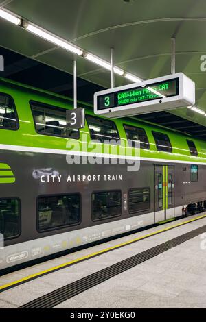 Wien, Österreich - 5. August 2024: City Airport Train (CAT), Non-Stop-Flughafentransfer nach Wien Stockfoto