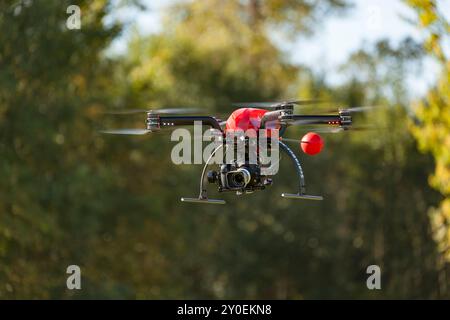 Vintage Octocopter Kamera-Drohne mit Gimbal fliegen, 2014 Stockfoto