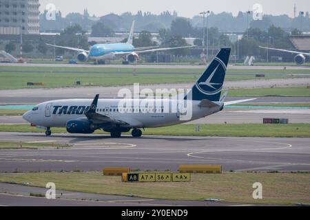 Tarom Airplane In Schiphol, Niederlande 29-8-2024 Stockfoto