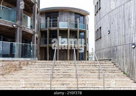 West Bay, Dorset, Großbritannien, England, Broadchurch Polizeistation, Broadchurch, Polizeistation, Holzgebäude, Treppen, Betontreppen, Geländer, Handlauf Stockfoto