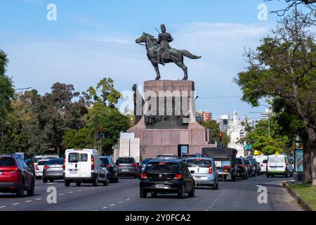 IReiterstatue des ehemaligen Präsidenten Justo Jose de Urquiza auf der Ave. Sarmiento im Stadtteil Palermo von Buenos Aires, Argentinien. Stockfoto