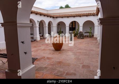 Der Innenhof des Archäologischen Museums Pio Pablo Diaz in Cachi, Argentinien. Stockfoto