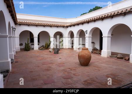 Der Innenhof des Archäologischen Museums Pio Pablo Diaz in Cachi, Argentinien. Stockfoto