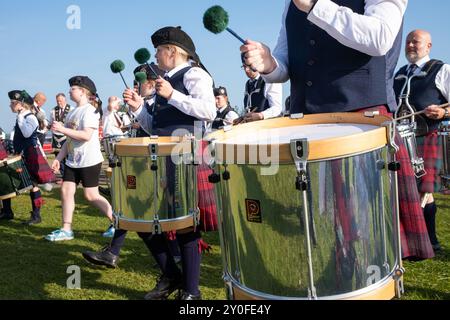 Pipe Band Tenortrommeln, Nahaufnahme, Band, die an der jährlichen Royal Black Institution am vergangenen Samstag Parade teilnahm. Ballymena, Großbritannien - 31. August 2024. Stockfoto