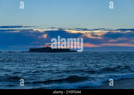 Blick auf Praia de Moledo und Festung Insua in Caminha, Portugal Stockfoto