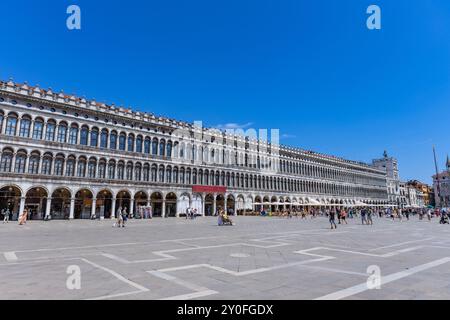 Venedig, Italien - 26. Juli 2024: Tourist auf dem Markusplatz. Venedig ist ein sehr beliebtes Touristenziel. Venedig, Italien Stockfoto