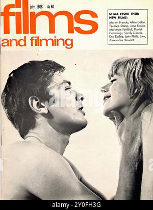 Filme und Dreharbeiten Jul 1968 - Vintage Magazin Cover - Fotograf unnow - Text Transkription [ Filme juli 1968 4s 6d und AUFNAHMEN VON IHREN NEUEN FILMEN: Marlon Brando, Alain Delon, Terence Stamp, Jane Fonda, Marianne Faithfull, David Hemmings, Sandy Dennis, Keir Dullea, John Phillip Law, Alexandra Stewart ] NUR FÜR REDAKTIONELLE ZWECKE ! Stockfoto