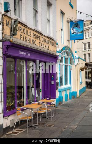 Großbritannien, England, Devon, Plymouth, Barbican, Monty's Cafe im ehemaligen Chandlery and Dolphin Hotel Stockfoto