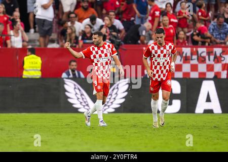 Abel Ruiz vom FC Girona feiert ein Tor während der spanischen Liga La Liga EA Sports, das am 1. September 2024 in Sevilla im Stadion Ramon Sanchez-Pizjuan ausgetragen wurde. Foto Joaquin Corchero / Spanien DPPI / DPPI Stockfoto