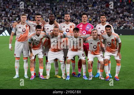 Turin, Italien. September 2024. Spieler der AS Roma posieren für ein Mannschaftsfoto vor dem Fußballspiel der Serie A zwischen Juventus FC und AS Roma am 1. September 2024 in Turin, Italien. Quelle: Marco Canoniero/Alamy Live News Stockfoto