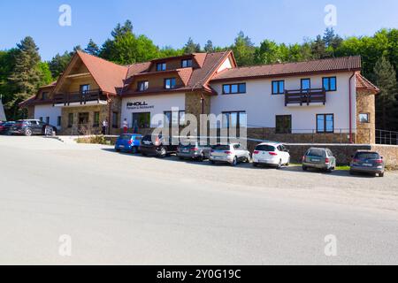 Rholl, Pension und Restaurant im Dorf Zemplinske Hamre, Slowakei Stockfoto