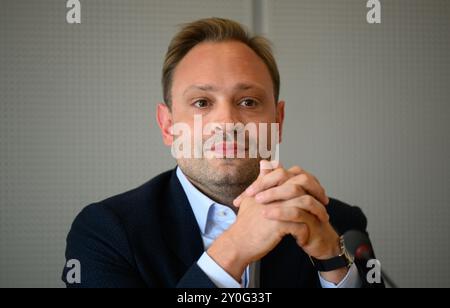 Dresden, Deutschland. September 2024. Alexander Dierks, Generalsekretär der CDU Sachsen, spricht auf einer Pressekonferenz nach der landtagswahl in Sachsen im sächsischen landtag. Robert Michael/dpa/Alamy Live News Stockfoto