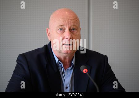 Dresden, Deutschland. September 2024. Jan Zwerg, AfD-Generalsekretär in Sachsen, spricht auf einer Pressekonferenz nach der landtagswahl in Sachsen im sächsischen landtag. Robert Michael/dpa/Alamy Live News Stockfoto