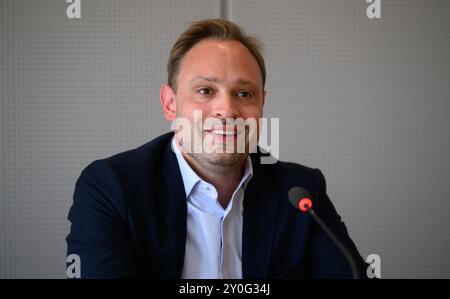 Dresden, Deutschland. September 2024. Alexander Dierks, Generalsekretär der CDU Sachsen, spricht auf einer Pressekonferenz nach der landtagswahl in Sachsen im sächsischen landtag. Robert Michael/dpa/Alamy Live News Stockfoto