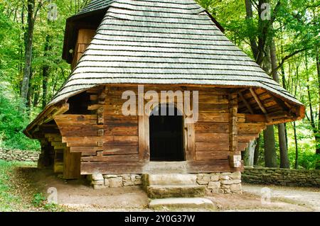 Holzhaus im Wald Stockfoto