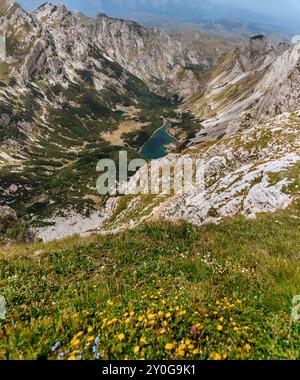 Sommerpanorama vom Gipfel Bobotov Kuk Stockfoto