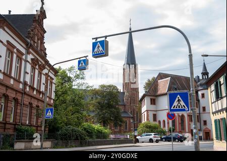 , Deutschland, Rheinland-Pfalz, Neustadt a.d. Weinstraße, 02.09.2024, Blick auf die katholische Pfarrkirche St. Marien in Neustadt an der Weinstraße Stockfoto